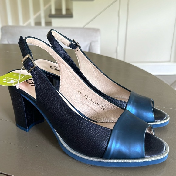 NIB Lightweight Chunky heel BLUE Leather/Metallic Slingback US 8.5/EU 39 - Picture 1 of 15